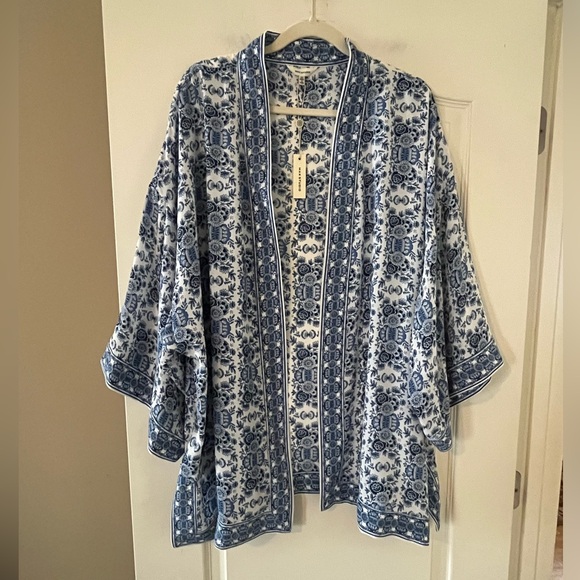 Max Studio Accessories - New! Max Studio Designer Blue & White Printed Kimono Cardigan size 2X